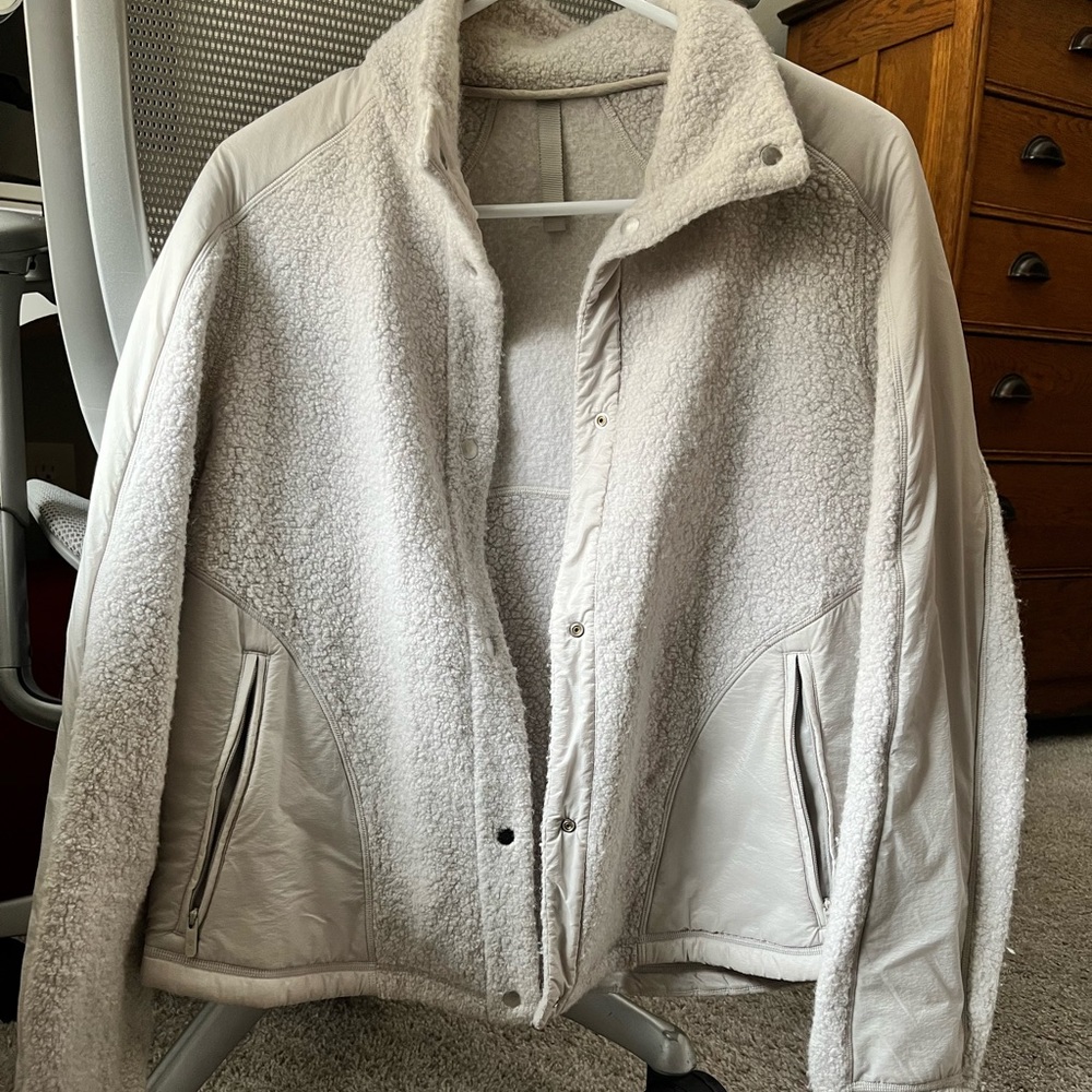 Small Lululemon Pale Green Jacket